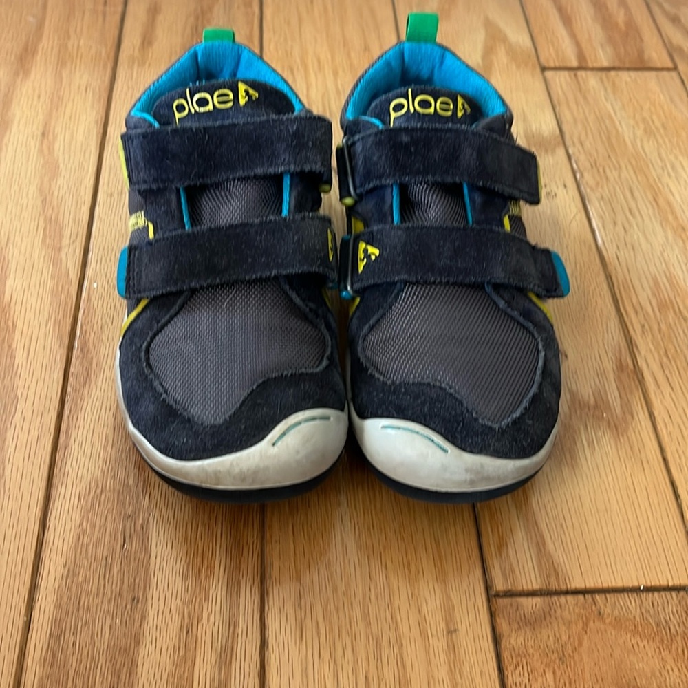 Blue and grey plae size: 13